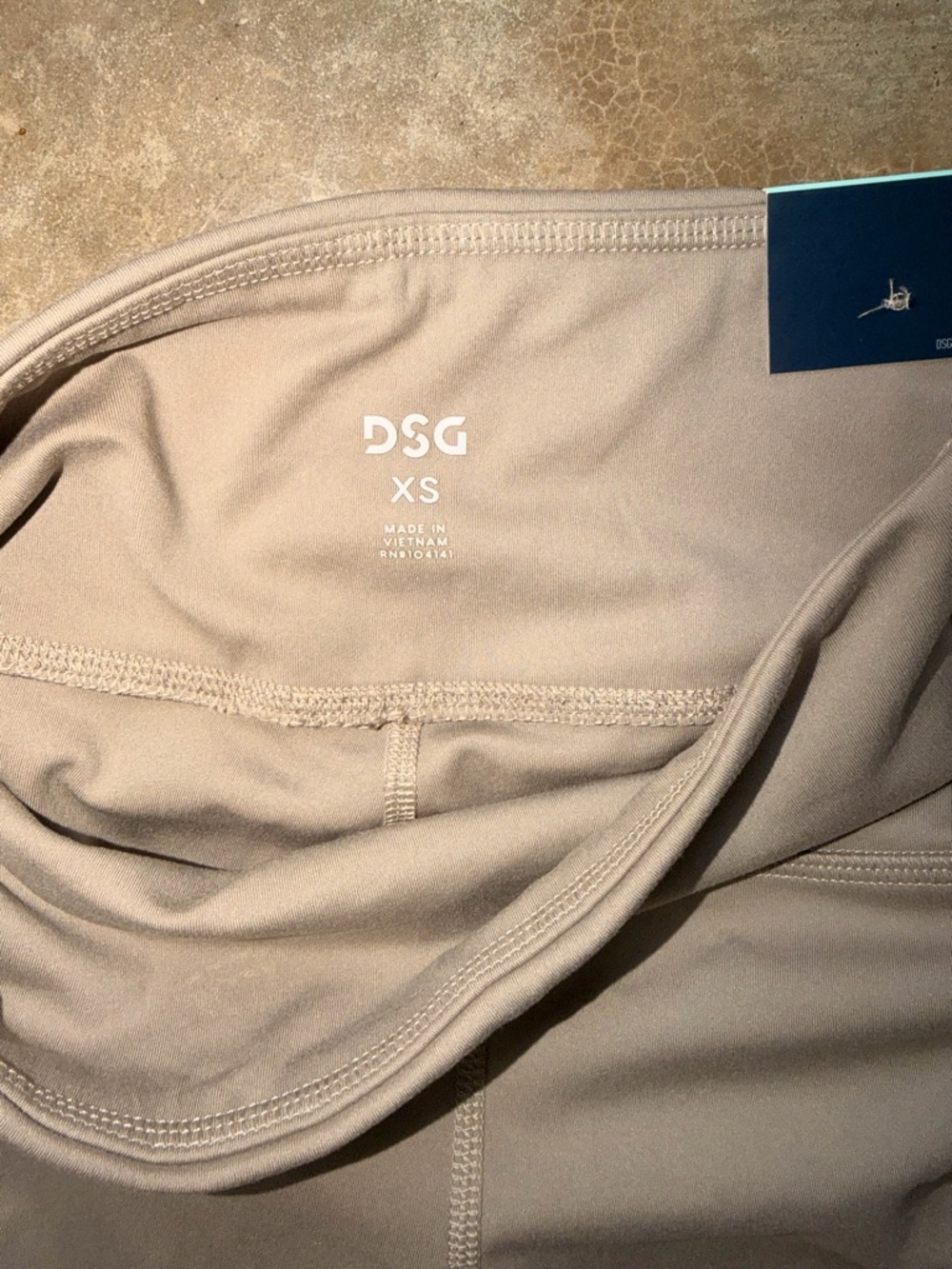 DSG Momentum High Rise Crop Leggings XS Nude Beige Athletic Workout Gym NWT - Picture 4 of 4